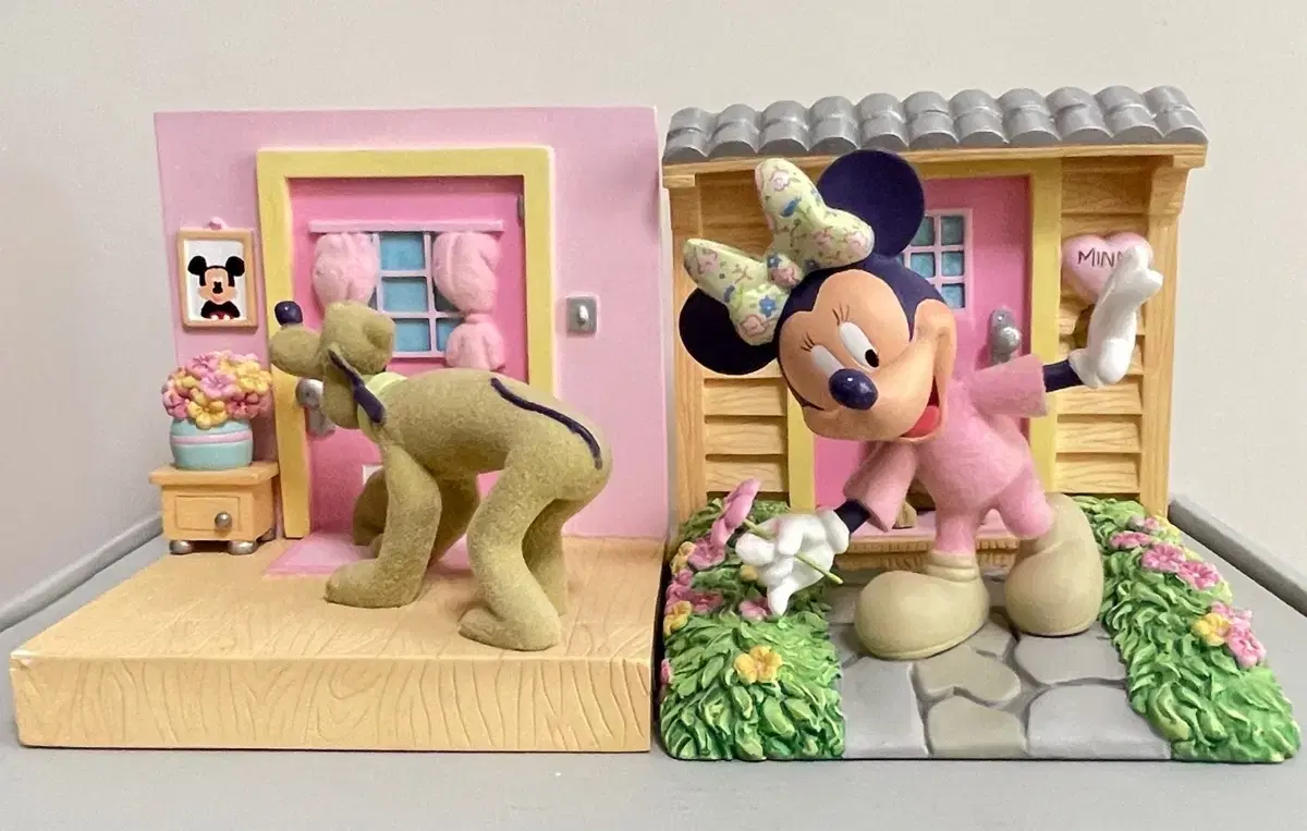 Disney Mini Pluto Bookend Flower Mini Figure Mini Interior Vintage Props