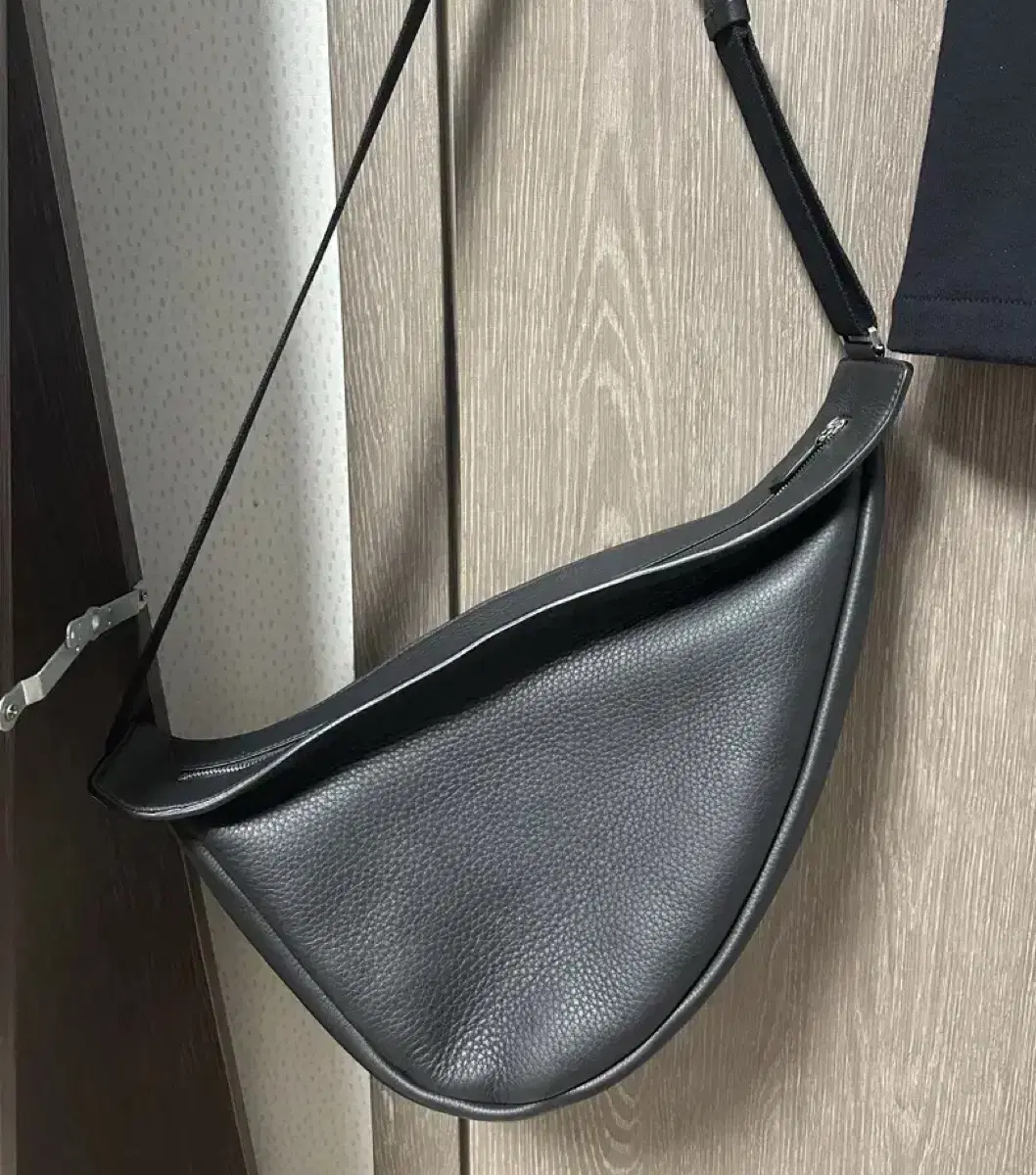 더로우 슬라우치 바나나백 라지