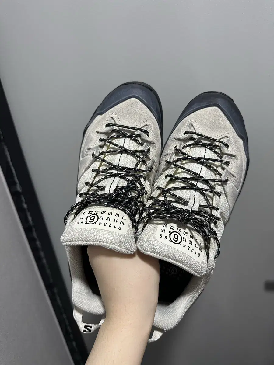 살로몬 x MM6 메종 마르지엘라 X-ALP 화이트 235