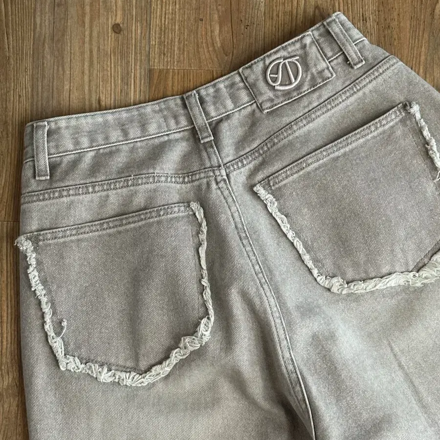 【SOFT SEOUL】 WASHED DENIM PANTS [GREY] Shop 소프트서울팬츠 on Bunjang Global Site - No more Korean