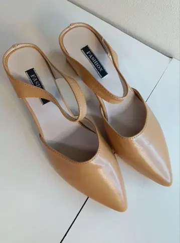 새상품 25cm 베이지 스틸레토 슬링백 펌프스
