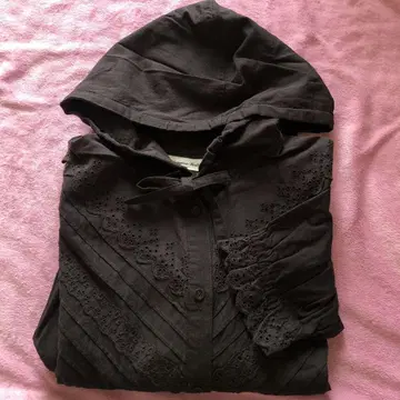 SM2 후드 부착 블랙 셔츠 레이스 장식 마 혼방