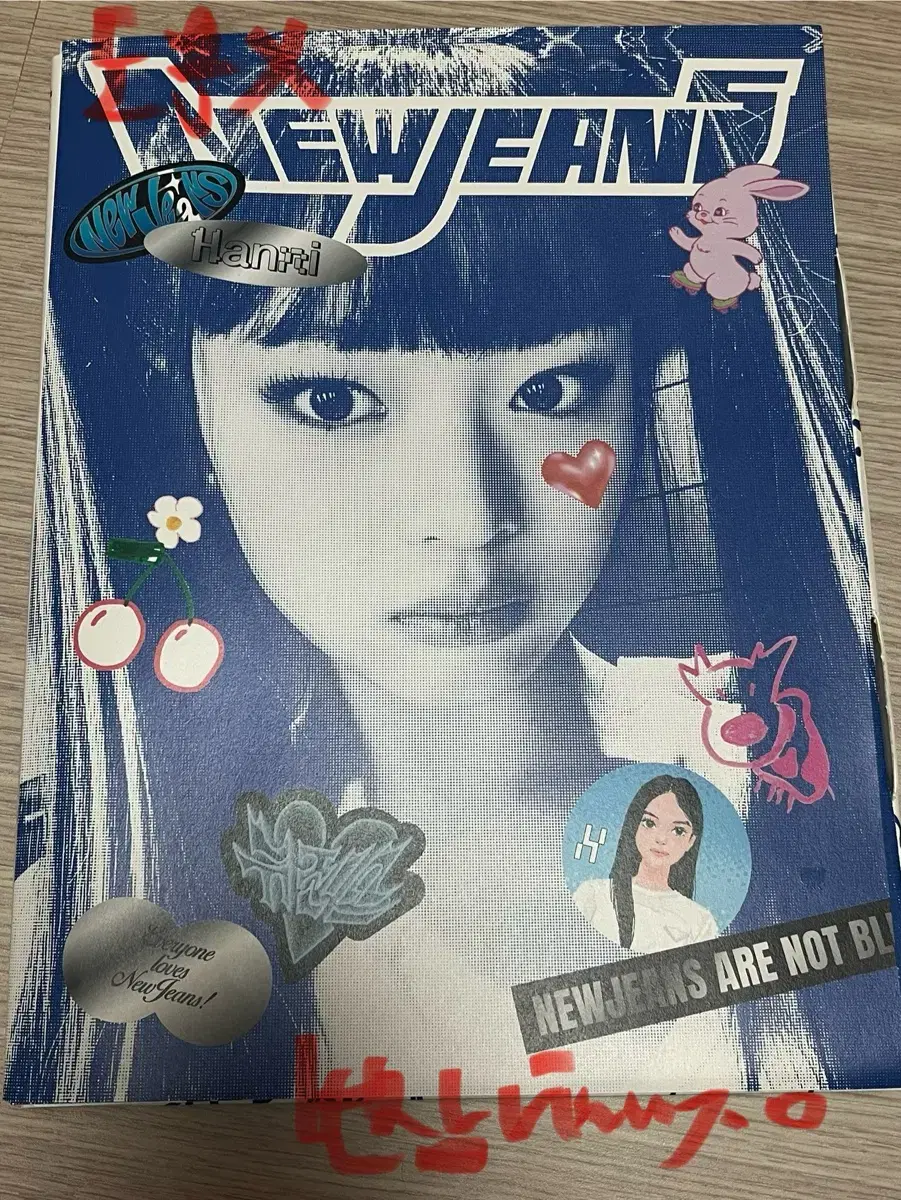 (포카o)뉴진스 블루북 하니 ver 판매합니다!(cd만 없음)
