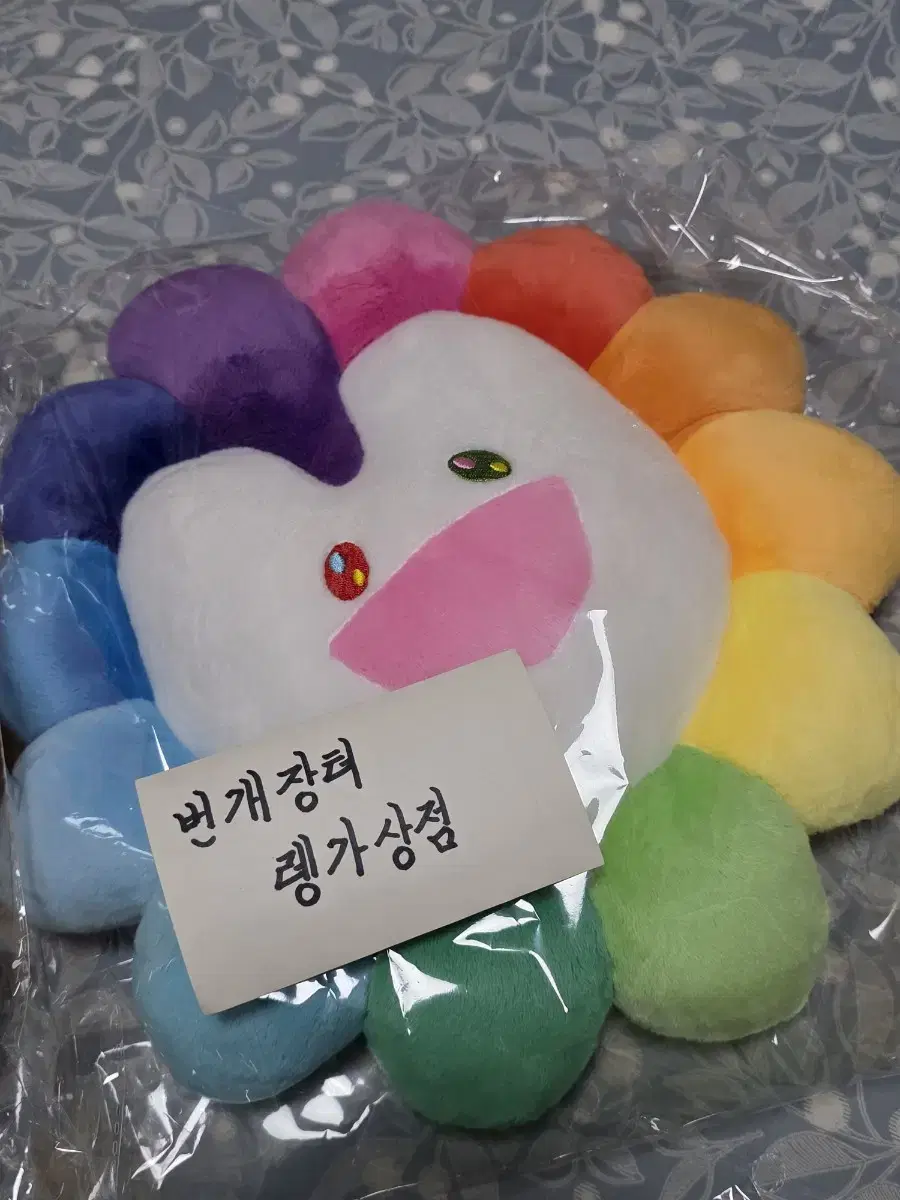 뉴진스 무라카미 다카시 쿠션 30cm 카이카이키키