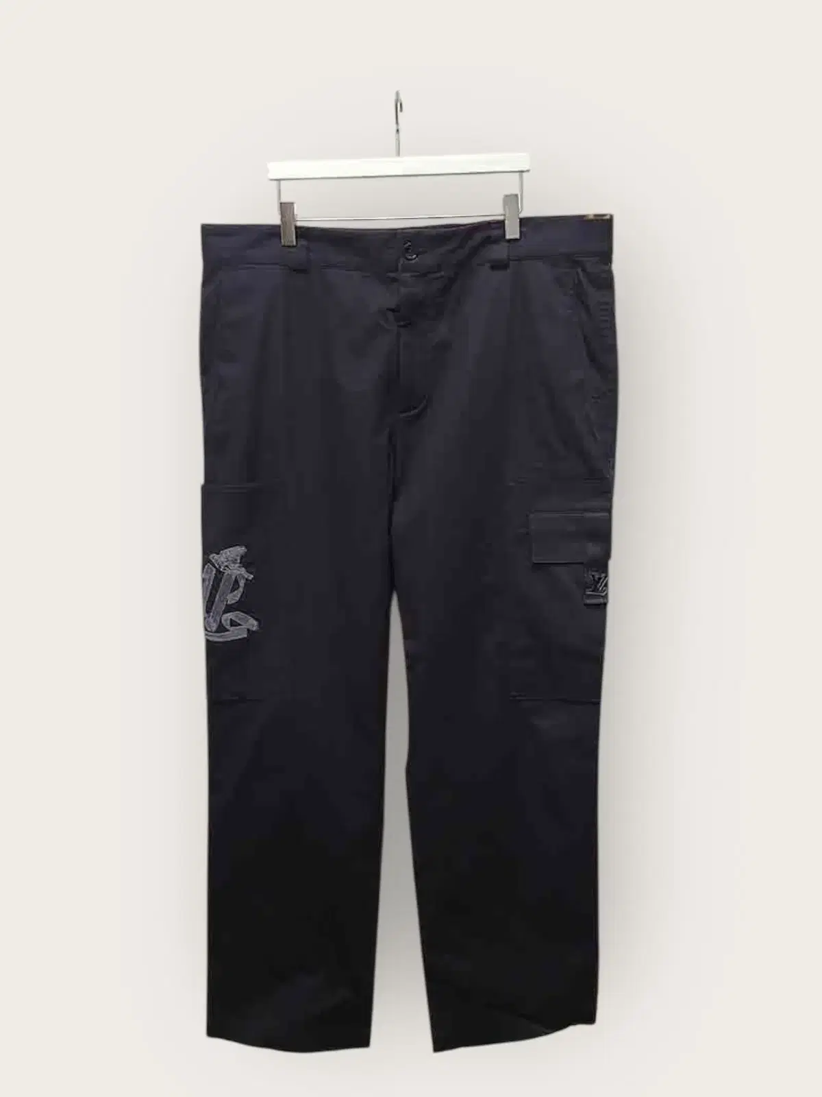 [54] Louis Vuitton Black Bird LV Technical Cargo Pants