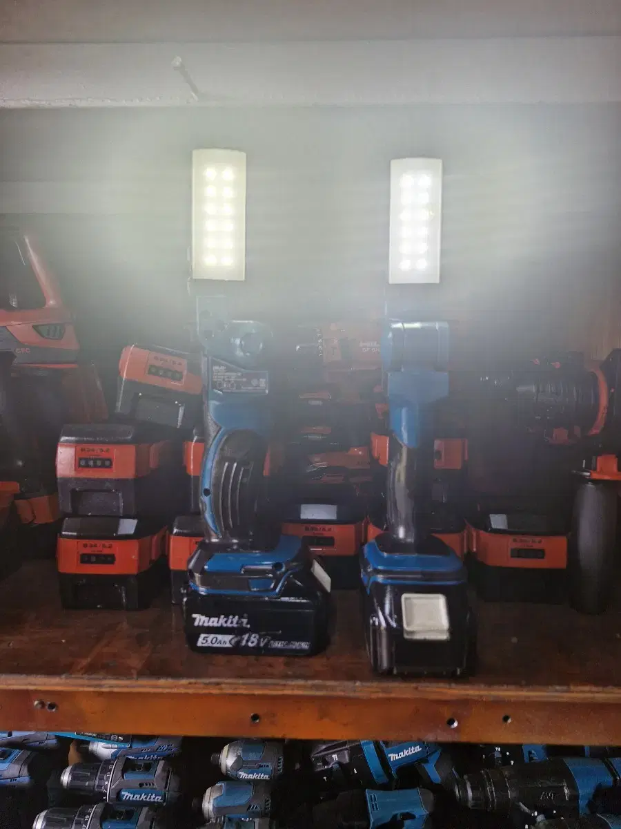 Makida Work Light LED Work Light Camping Lantern DML801