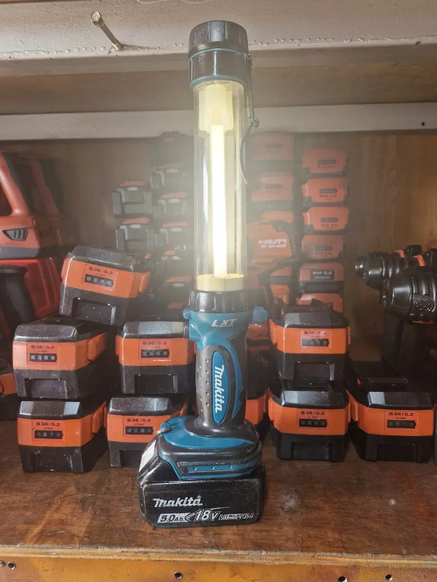 Makida Work Light LED Work Light Camping Lantern DML184