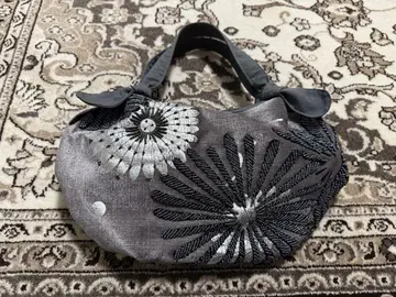 꽃무늬 자수 그레이 핸드백 비즈