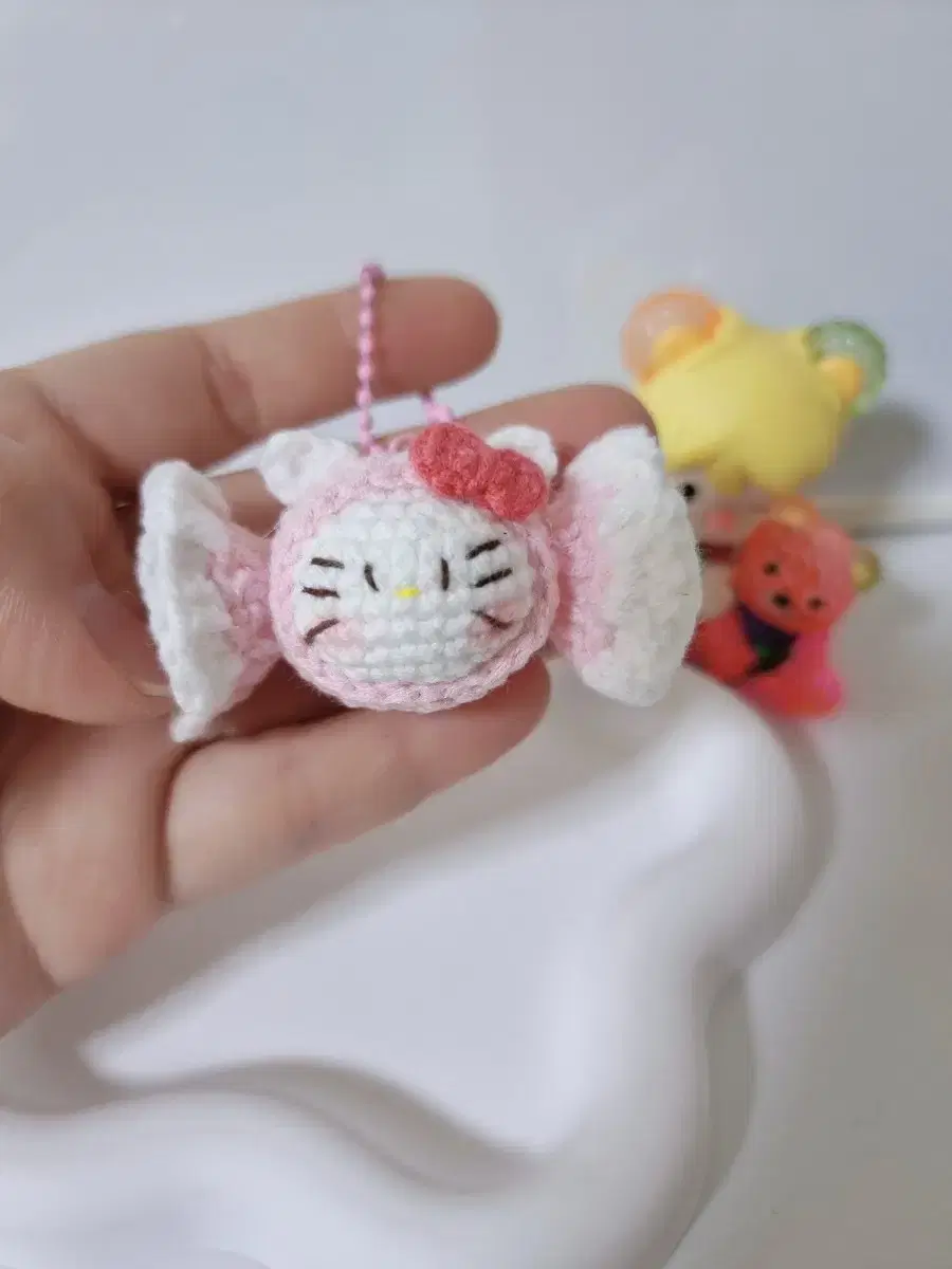 손뜨개 헬로키티 사탕 인형 키링 핸드메이드 코바늘