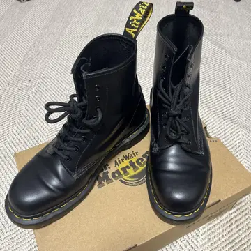 Dr.Martens 닥터마틴 1460 8홀 부츠 UK7