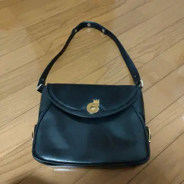 comtesse 블랙 가죽 숄더백 골드 장식