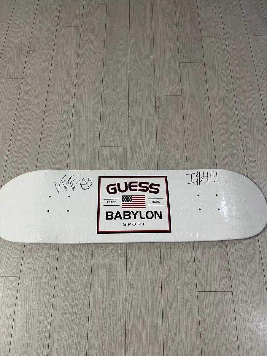 스케이트보드 데크 새상품 Guess jeans babylon