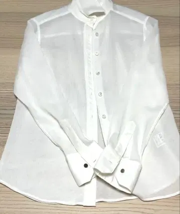 아마카 화이트 긴팔 셔츠 사슴털 원단