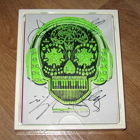 G-DRAGON | 지드래곤 special -edition CD with autographed Big