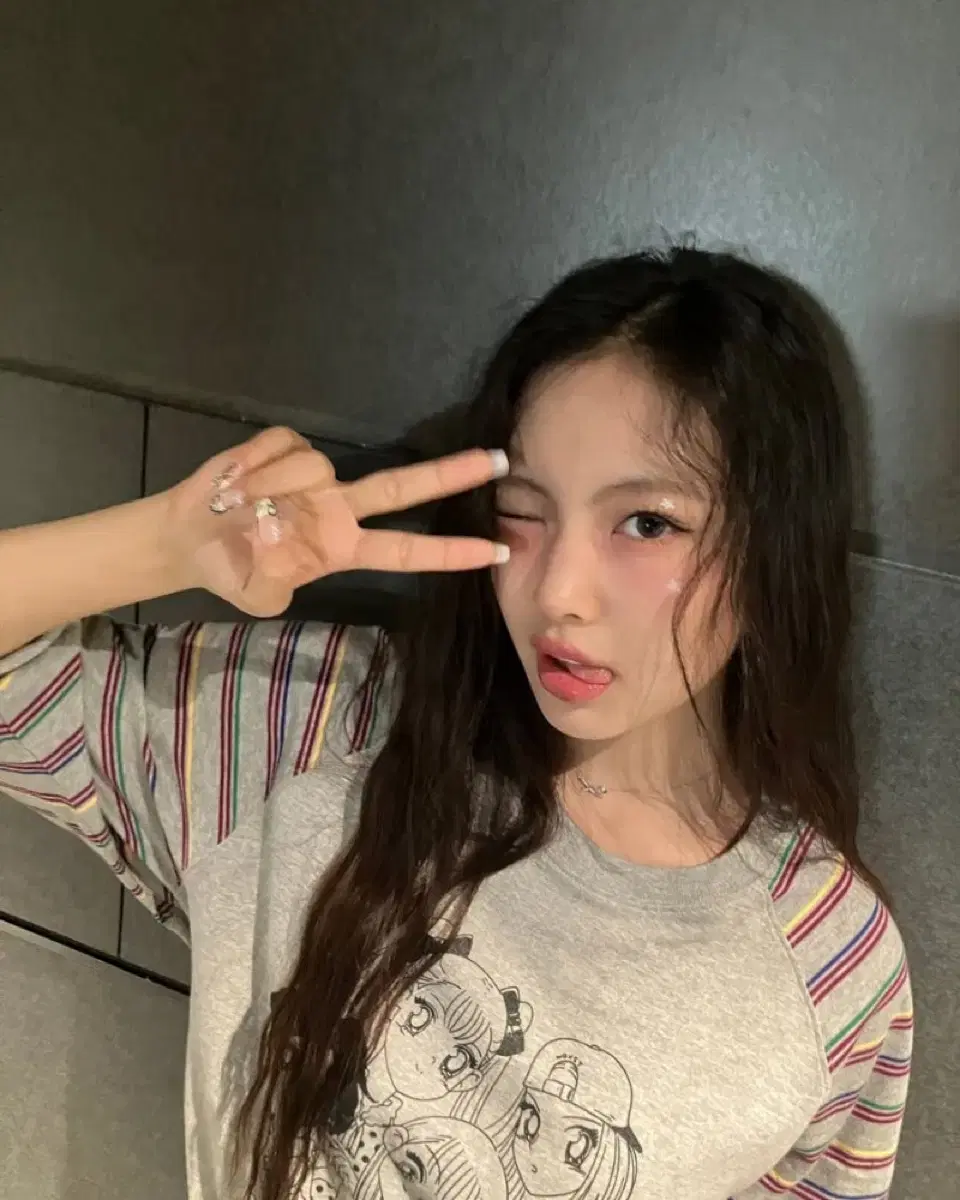 원더비지터 걸스 롱슬리브 뉴진스 혜인 긴팔 티셔츠