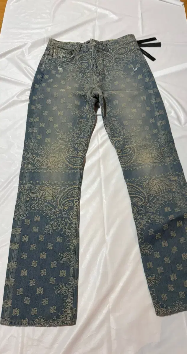 [32] Amiri Vanda Straight Denim Pants