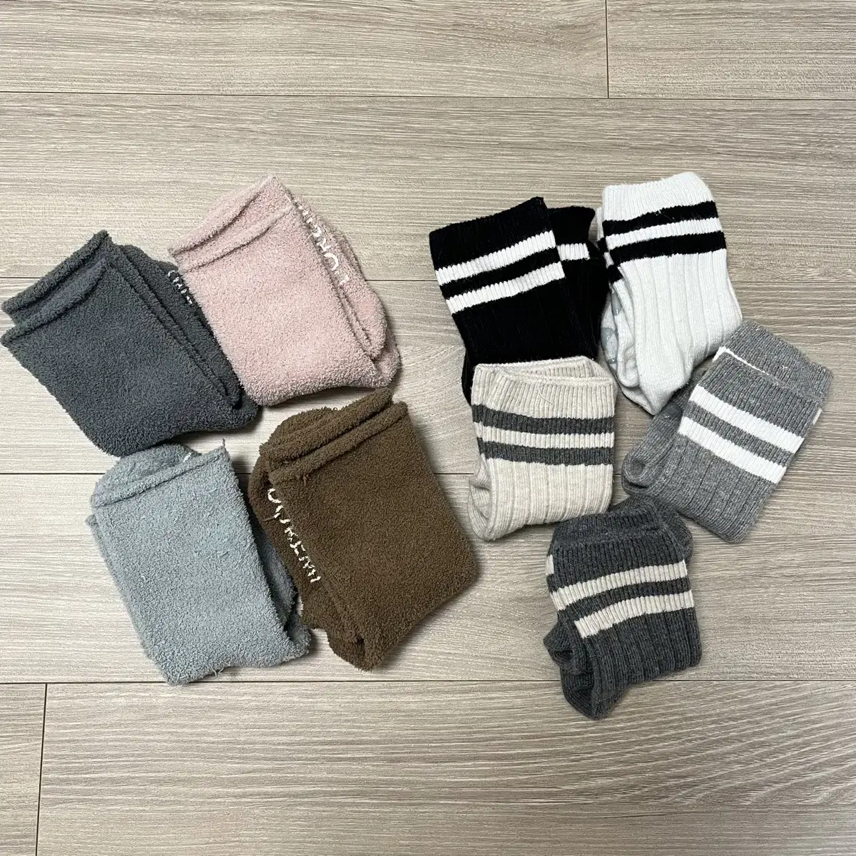 9 pairs of baby socks, size 2, in bulk