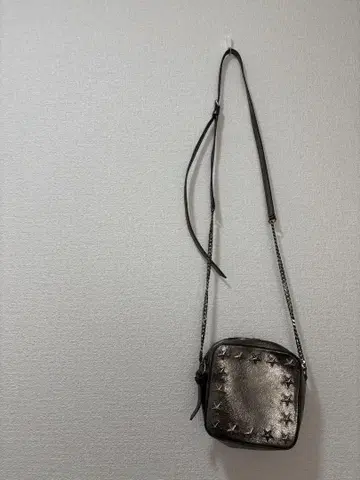 JIMMY CHOO 스퀘어 백 써니 가죽 체인 숄더백