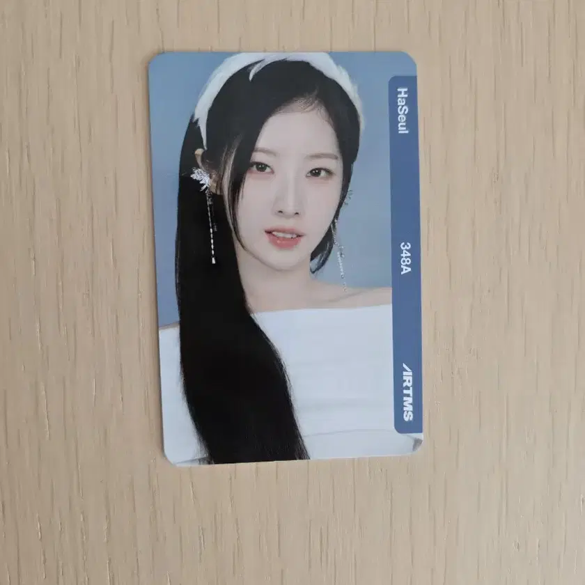 Buy LOONA Signed albums, Rare photocards on Bunjang!