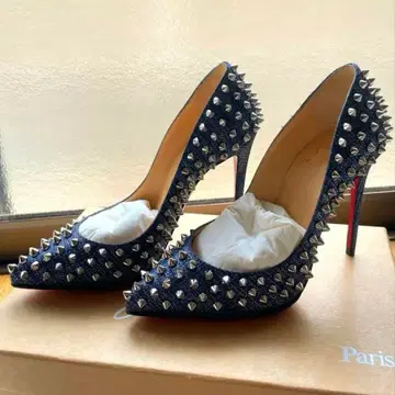 미사용 새상품 크리스찬루부탱 스터드 펌프스 22.5