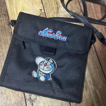NEWERA 도라에몽 콜라보 파우치 새상품급
