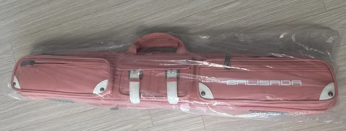 We sell billiard cue bags (new products, hot pink color)