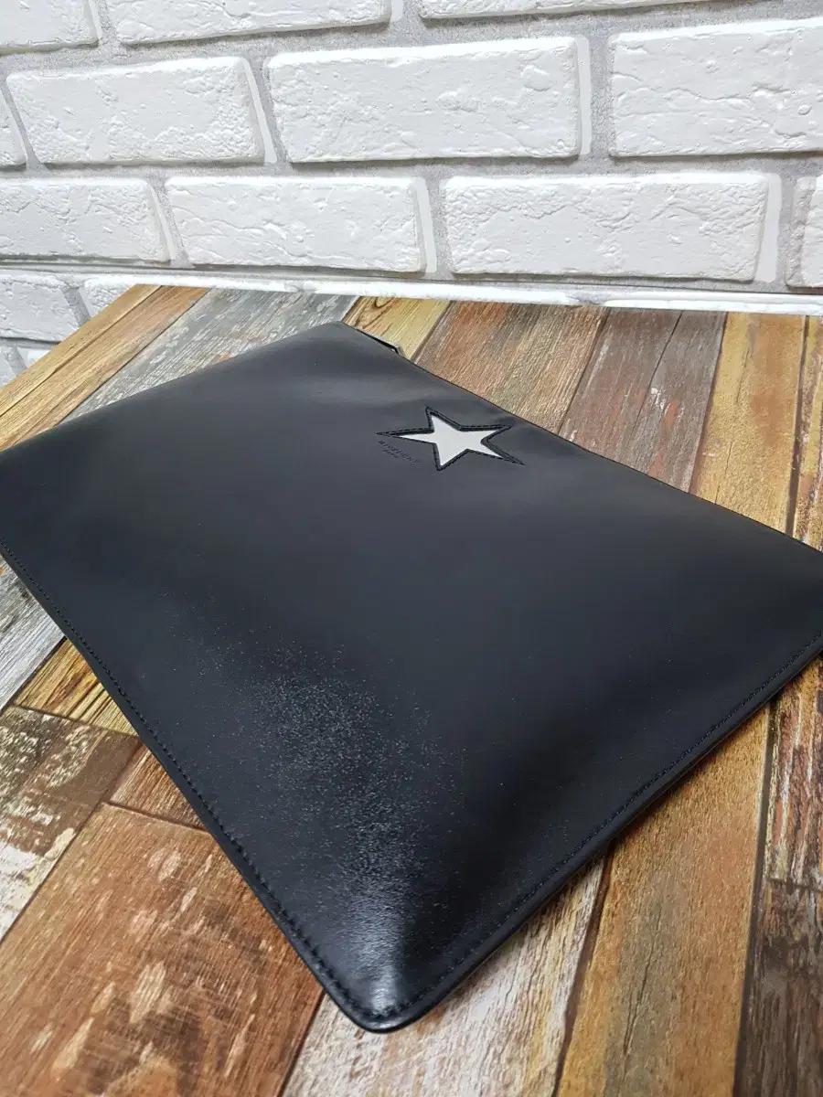 [Genuine] Givenchy Silver Star Patch Clutch