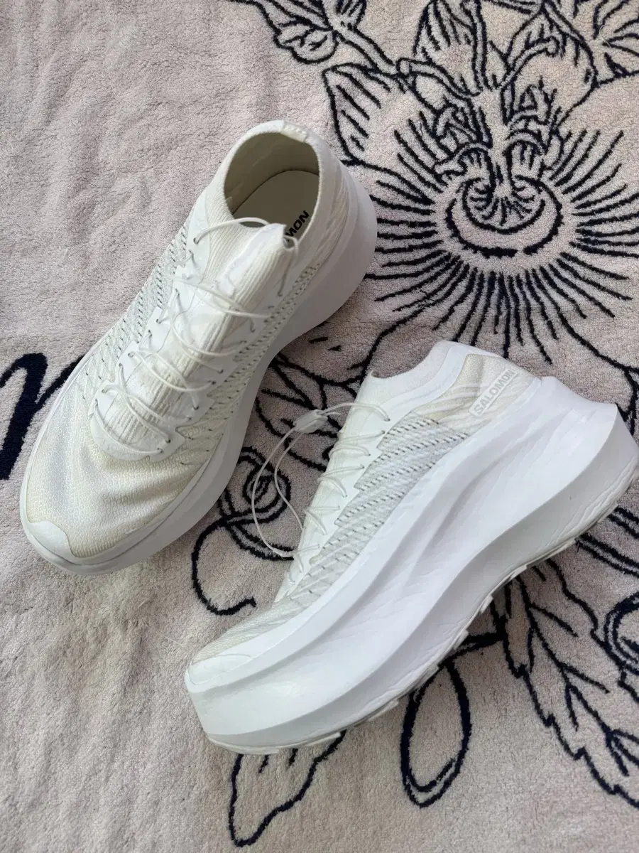 살로몬 x 꼼데가르송 옴므 펄사 플랫폼 화이트  CDG x SALOMON