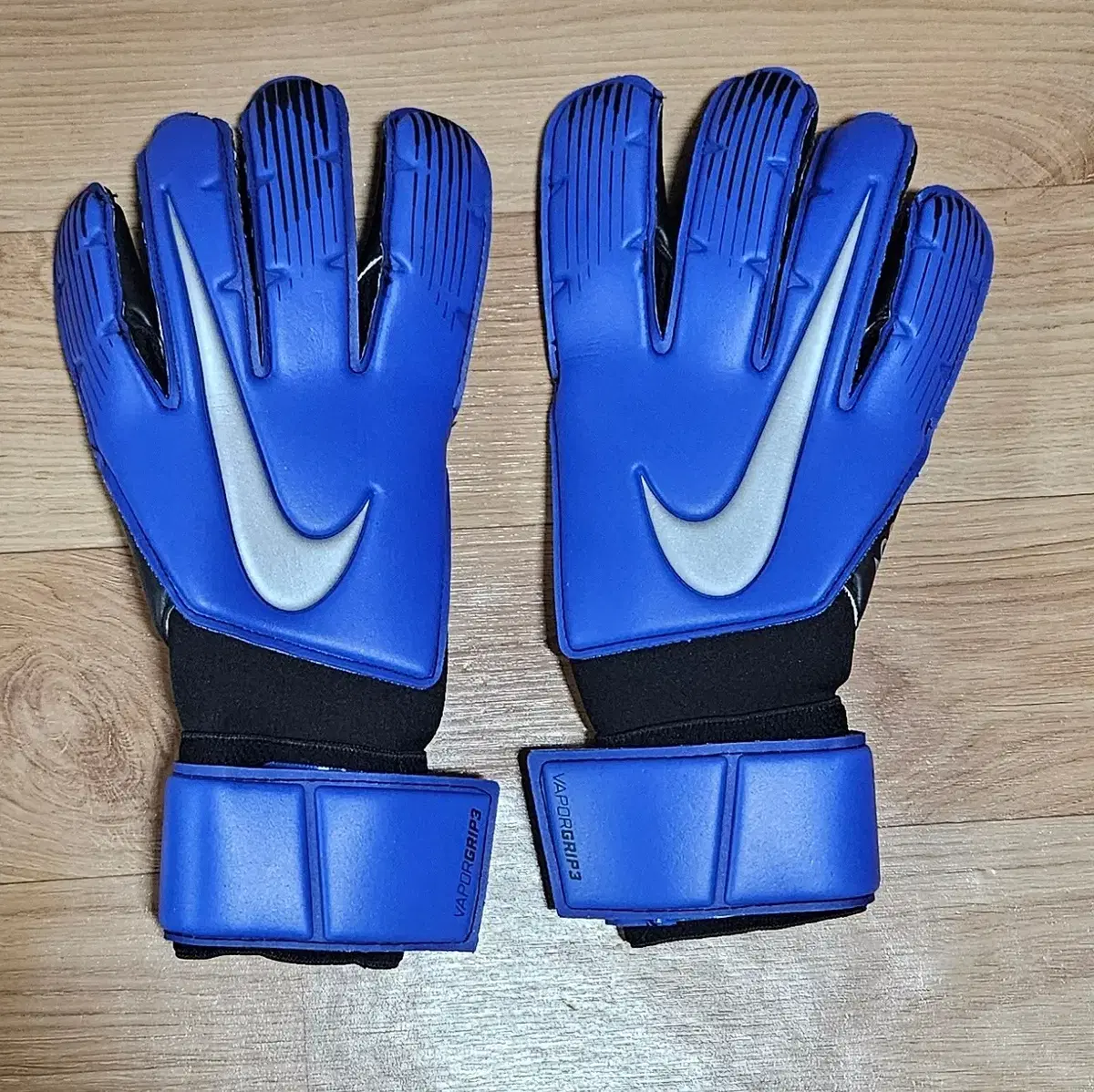 [No. 9] Nike VaporGrip Goalkeeper Gloves
