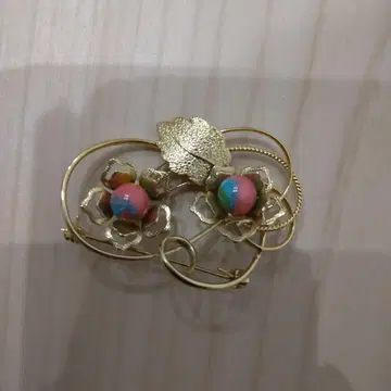 꽃 모티브 컬러풀 비즈 브로치