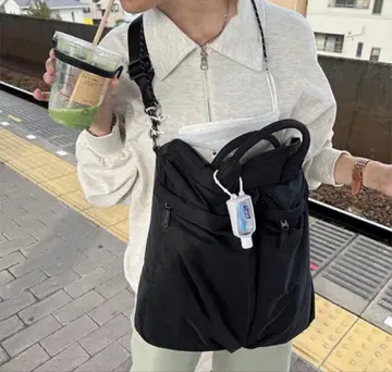 NUGU POIK 멀티 포켓 크로스 백 헬멧 백 블랙