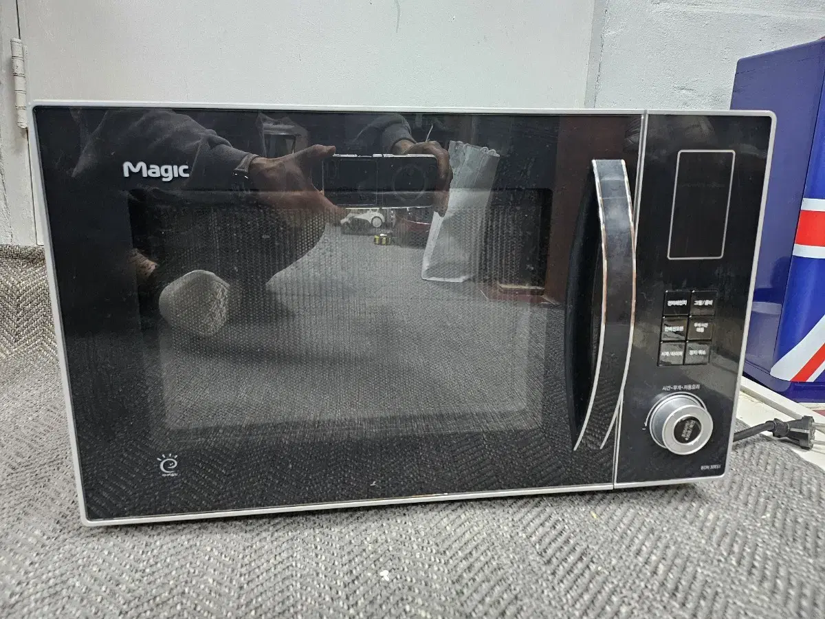 Oven and microwave oven combined
