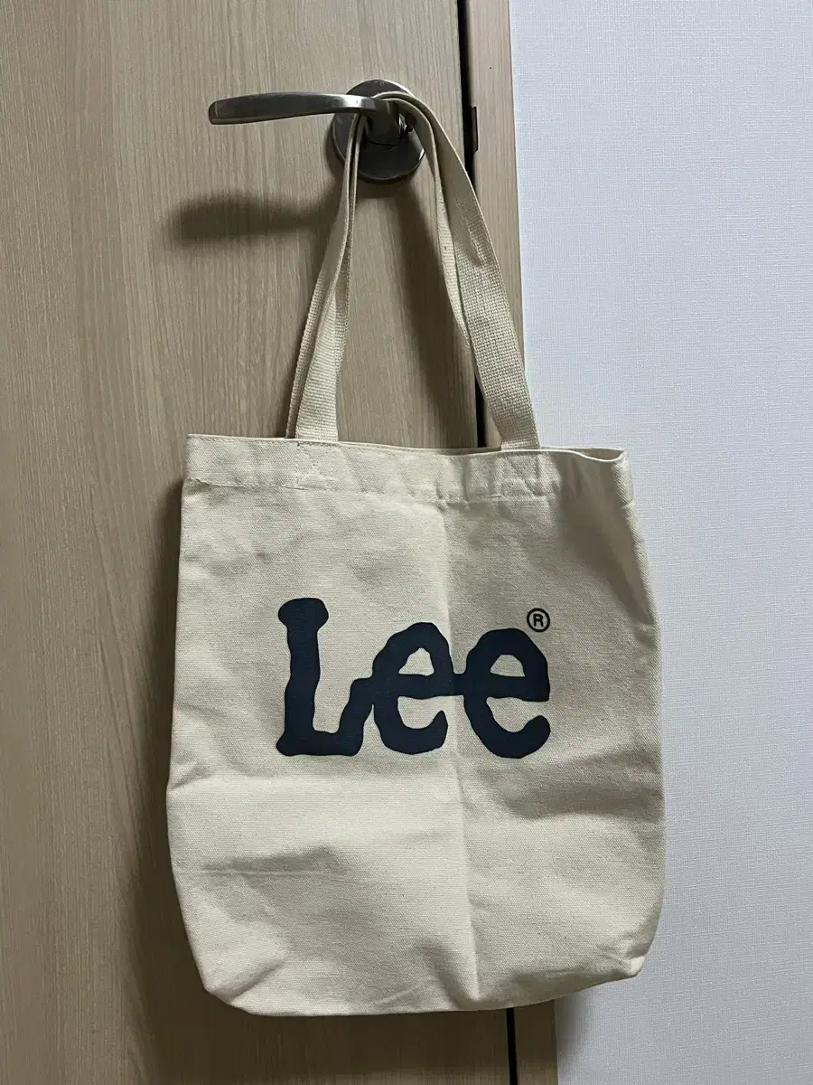 lee 리 에코백