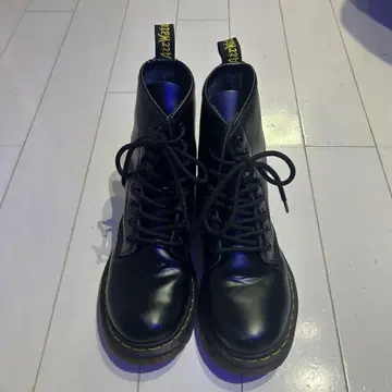 닥터마틴 Dr.Martens 부츠 에이트홀 로우부츠