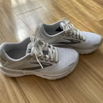 가격 인하! Brooks Adrenaline GTS 22