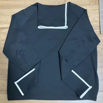 THE RERACS 더 라라쿠스 하이넥 상의