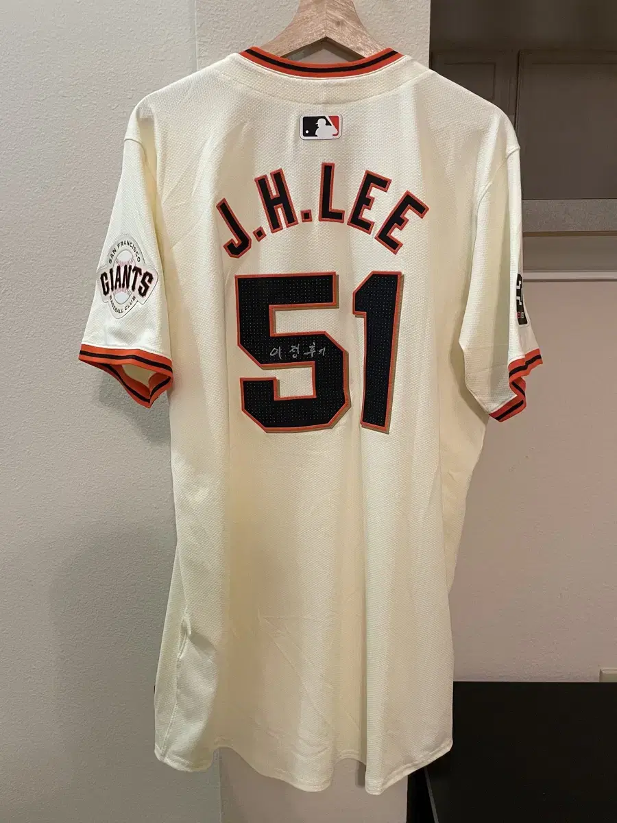 이정후 샌프란시스코 자이언츠 팀 이슈드 사인 유니폼 (MLB 인증)