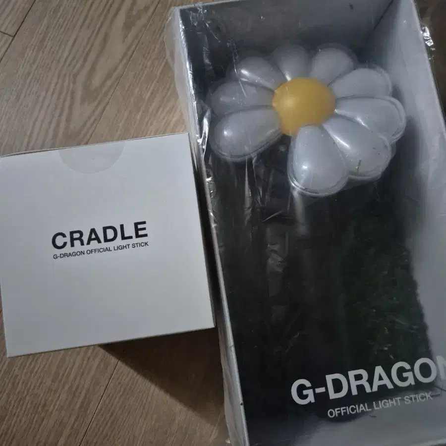 G-DRAGON OFFICIAL LIGHT STICK CRADLE - Music Plaza