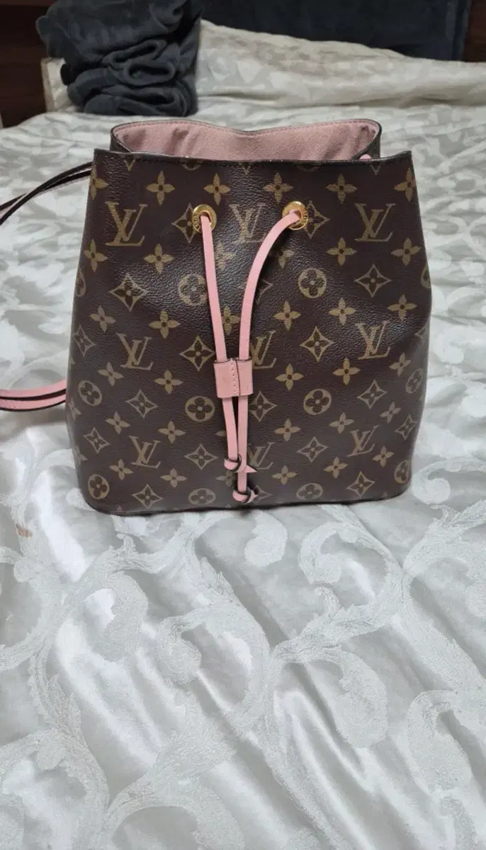 (특A급)루이비통 네오노에 모노그램 가방 팔아요
