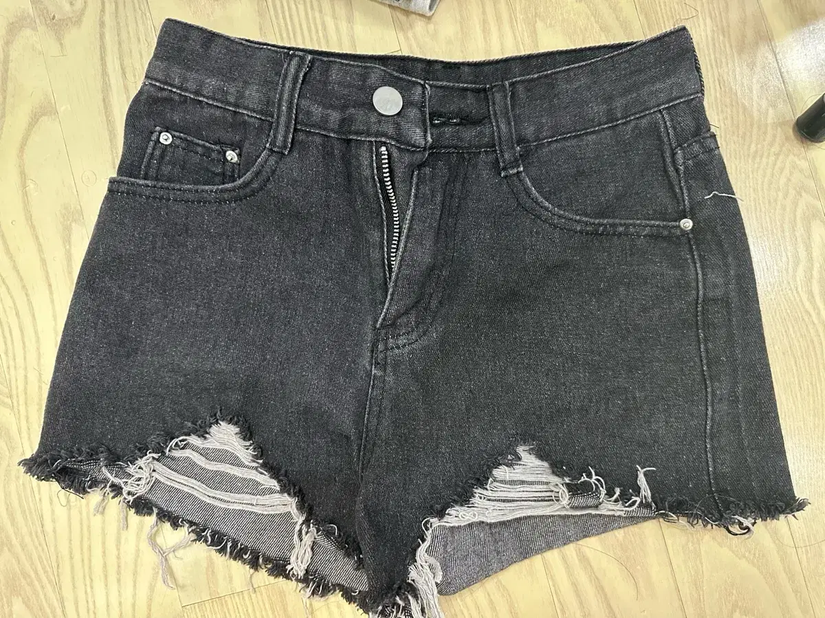 에이블리 핏 좋은 반하이 기본 헤짐 숏 팬츠 흑청 반바지