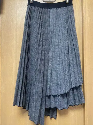 H&M 비대칭 플리츠 스커트 36