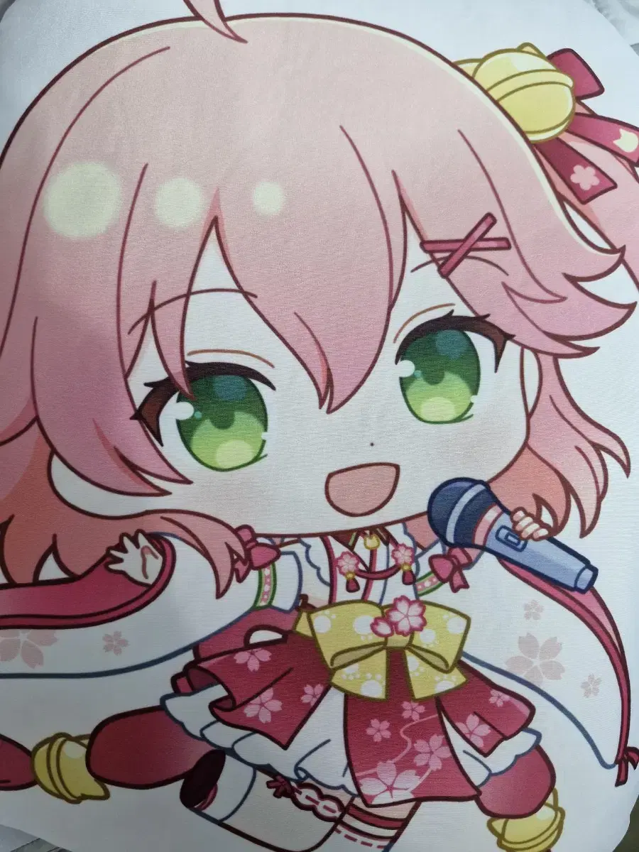 sakura, a mini vocal series for the Hololive, is now on sale.