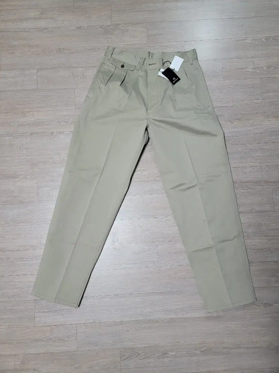 (New Product) Nigel Carbon Officer Chino Pants Light Beige (Khaki) 32