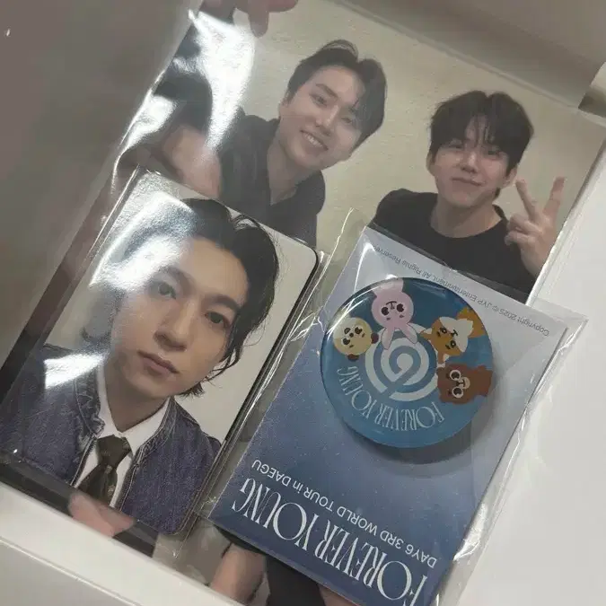 Day6 FOREVER YOUNG グレー Tシャツ Mサイズ DAY6 - [FOREVER YOUNG] 3RD WORLD TOUR IN JAPAN OFFICIAL MD T