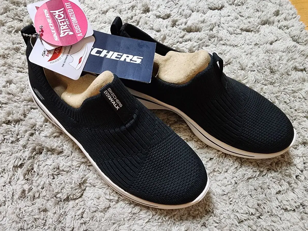 Skechers GoWalk Arch Fit 240 New Item