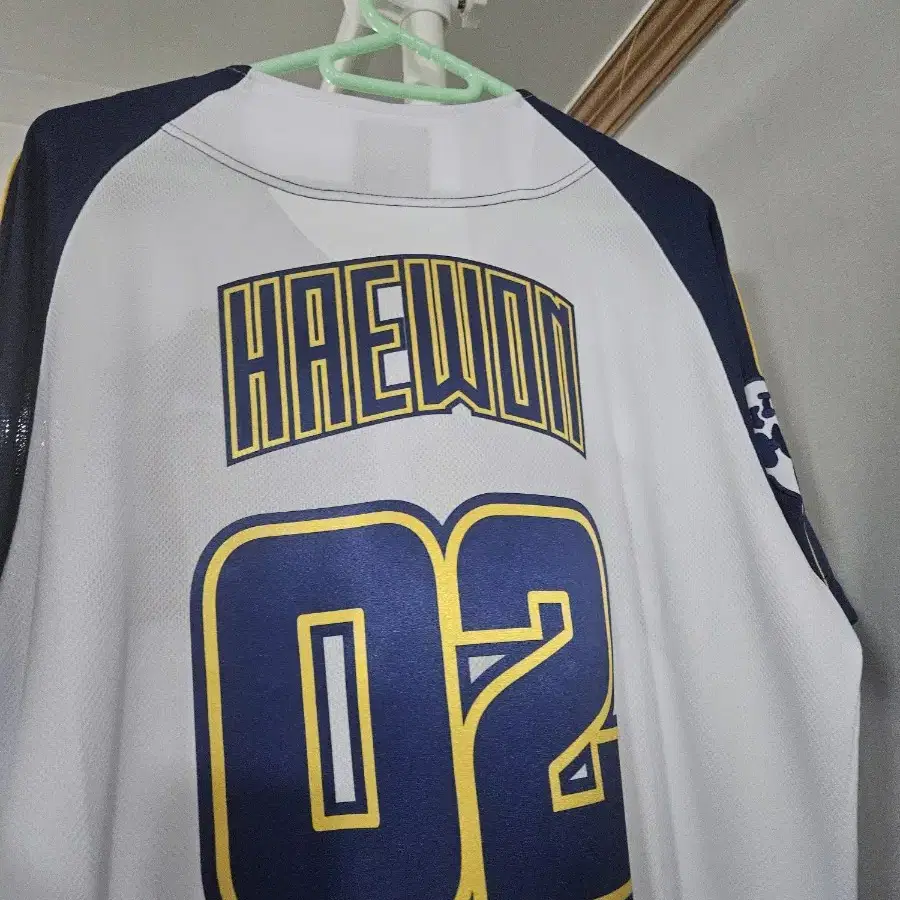 NMIXX HAEWON ユニフォーム トレカ Amazon.co.jp: NMIXX へウォン baseball ユニフォーム トレカ