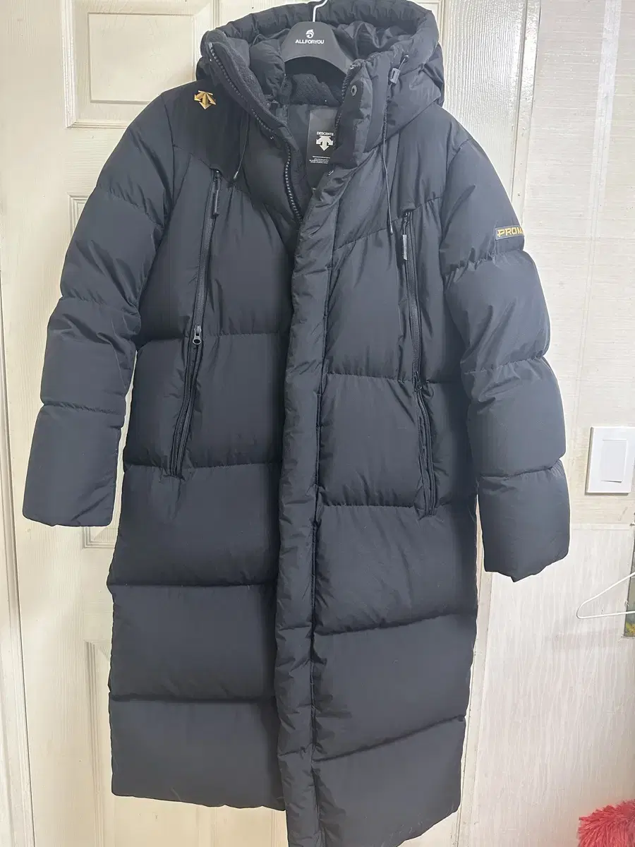 (신품급)데상트 구스 롱패딩 블랙 100 L