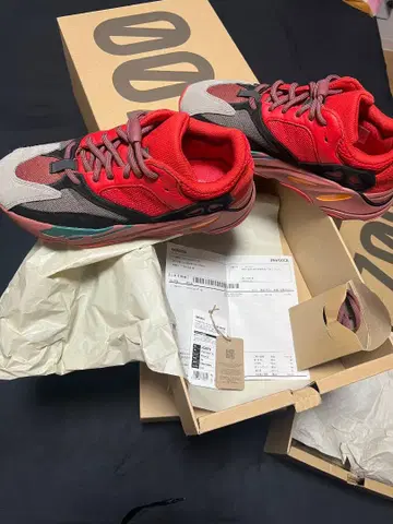 YEEZY BOOST 700 HIRED/HIRED/HIRED