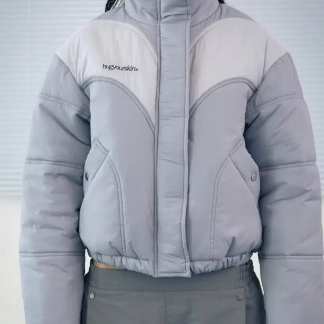 New) Hug Your Skin Detachable Round Jacket Grayish Blue on