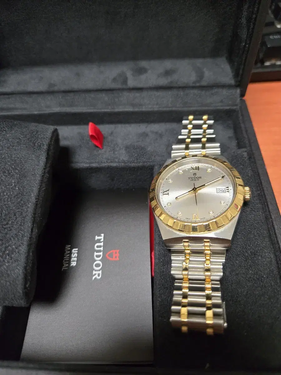 튜더로얄 28503 다이아몬드 세팅 38mm 팝니다.